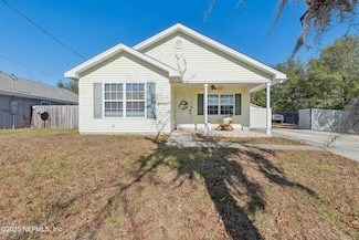 312 3rd Way, Interlachen, FL 32148