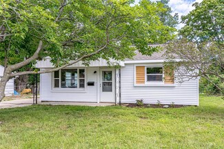 3608 Oakland Rd NE, Cedar Rapids, IA 52402