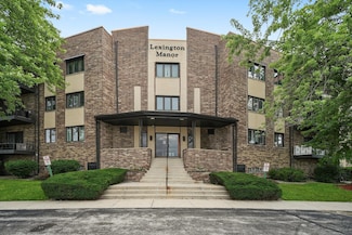 7100 W 95th St Unit 312, Oak Lawn, IL 60453