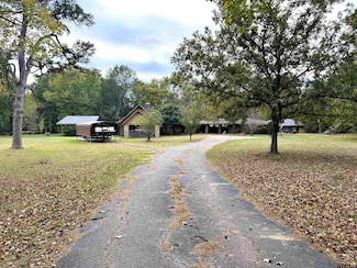 3051 Old Paris Rd, Mount Pleasant, TX 75455