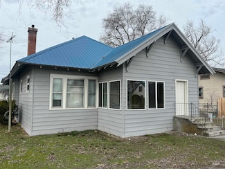285 SW 3rd St, Ontario, OR 97914