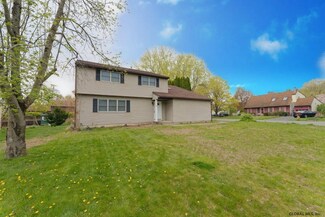 51 Manor Dr, Glenmont, NY 12077