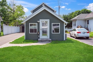 24 Willett Ave, Sayville, NY 11782