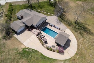 2016 E Ford St, Valley Center, KS 67147