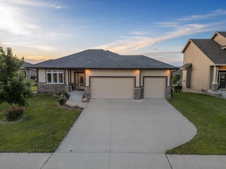 655 NE Dellwood Dr, Waukee, IA 50263