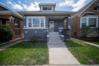 5941 W Warwick Ave, Chicago, IL 60634