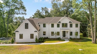 47 Laurel Ln, Locust Valley, NY 11560
