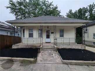 1433 Plainfield St, Johnston, RI 02919