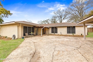 5313 Shoreline Dr, New Iberia, LA 70563