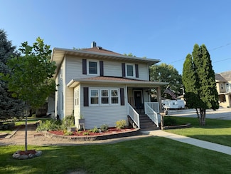 322 Rocksylvania Ave, Iowa Falls, IA 50126