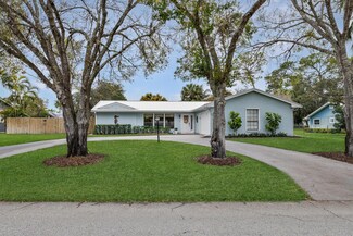 952 SW Pine Tree Ln, Palm City, FL 34990