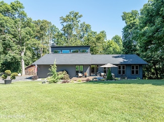 1690 Nichols Rd, Lenoir City, TN 37772