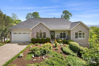 301 Governors Dr, Hendersonville, NC 28791