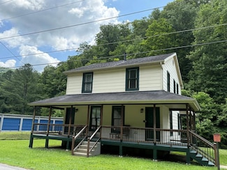149 Mullen Fork Rd, Stone, KY 41567