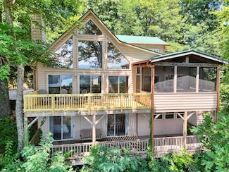 385 Dogwood Dr, Hayesville, NC 28904