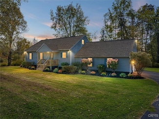 7629 Creek Farm Ln, Holland Patent, NY 13354