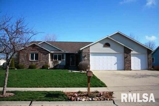 828 Pleasant Hill Dr, de Witt, IA 52742