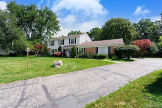 2377 Williamstown Ct, Bloomfield Hills, MI 48304