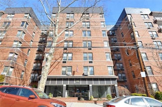 67-41 Burns St Unit 107, Forest Hills, NY 11375