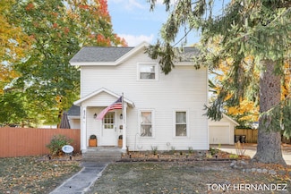 836 Phoenix St, South Haven, MI 49090