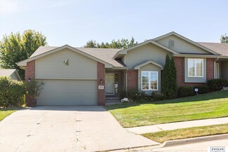 5109 Lakecrest Dr, Papillion, NE 68133