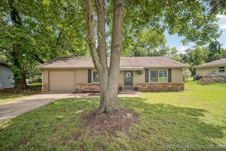805 E Comet St, Claremore, OK 74017