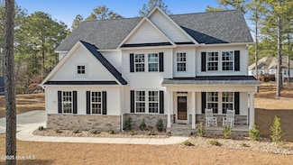 123 Winsford Cir, West End, NC 27376