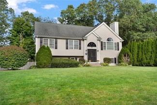 31 Plainfield St, Seekonk, MA 02771