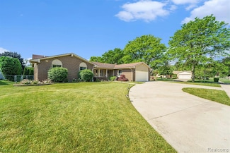 33521 Curtis Rd, Livonia, MI 48152
