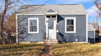 1422 34th St NE, Cedar Rapids, IA 52402
