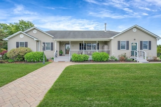 320 Williams Way S, Baiting Hollow, NY 11933