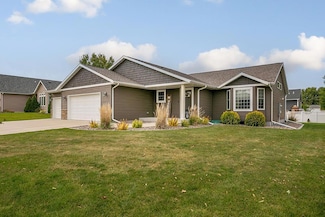 626 Birchwood Ln SE, Owatonna, MN 55060