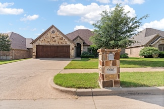 906 Joshua Ct, Granbury, TX 76048