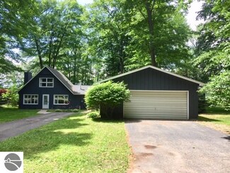 4050 Peninsular Shores Dr, Grawn, MI 49637