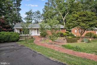 2608 Sigmona St, Falls Church, VA 22046