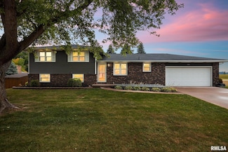 524 Crestview Dr, Metamora, IL 61548