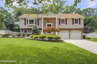 34 Appomattox Dr, Manalapan, NJ 07726