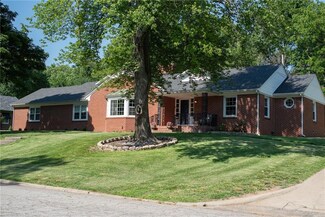 203 Elmwood Dr, Pittsburg, KS 66762