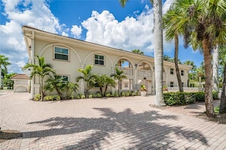980 7th Ave S Unit 206, Naples, FL 34102