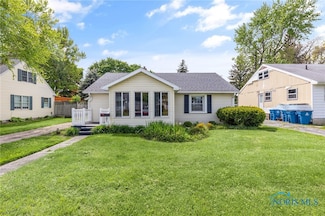 21 Pennsylvania Ave, Waterville, OH 43566