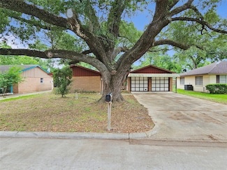 807 Golf Ct, Stafford, TX 77477
