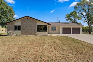 14096 Highland Dr, Waseca, MN 56093