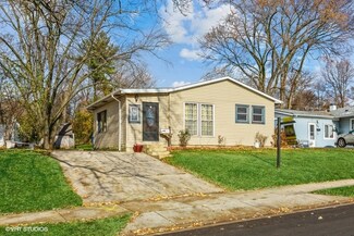 850 Navajo Dr, Carpentersville, IL 60110