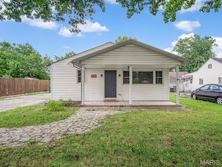 628 E Chain of Rocks Rd, Granite City, IL 62040
