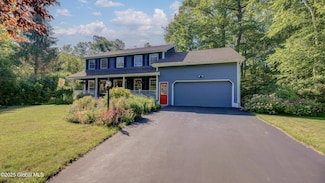 3 Horseshoe Turn, Clifton Park, NY 12065