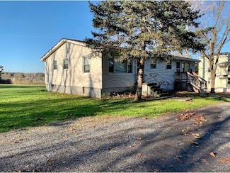 25 Mcpherson St, New York Mills, NY 13417