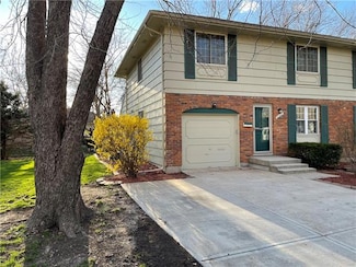 8322 Hemlock St, Overland Park, KS 66212