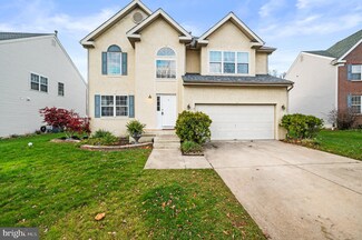 3 Wood View Dr, Mount Laurel, NJ 08054