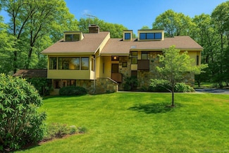 41 Seeley Rd, Trumbull, CT 06611