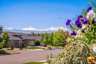 4677 SW Volcano Ave, Redmond, OR 97756